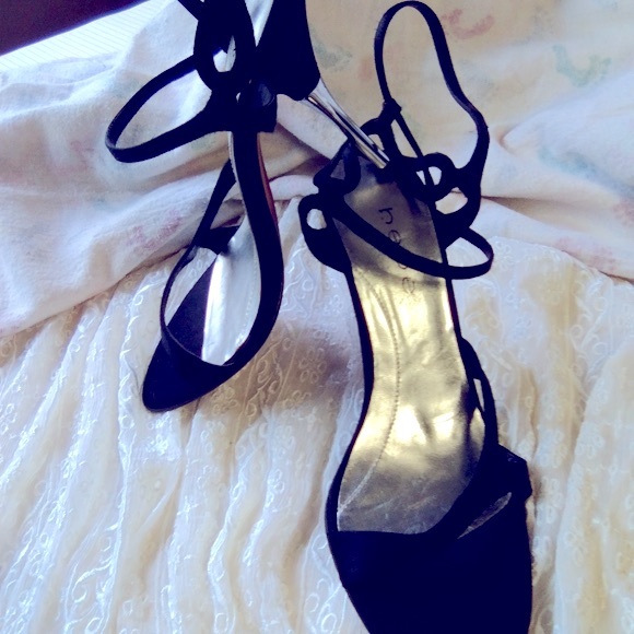 Bebe Black strappy 4' heels,size 6M. - Picture 7 of 9